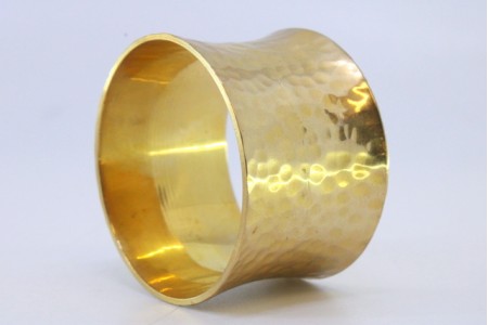 Argola de guardanapo em prata martelada dourada